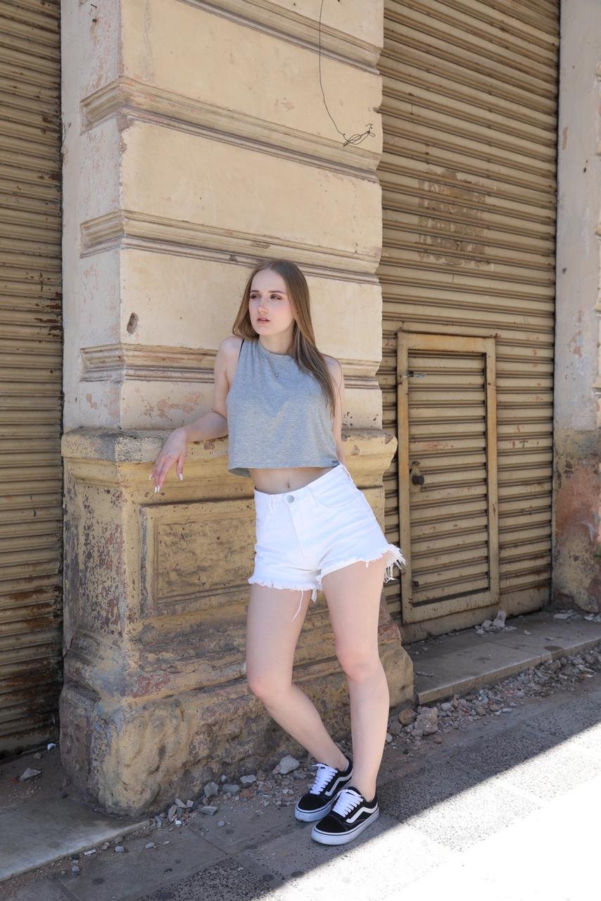 SHORT SIN RUEDO BLANCO